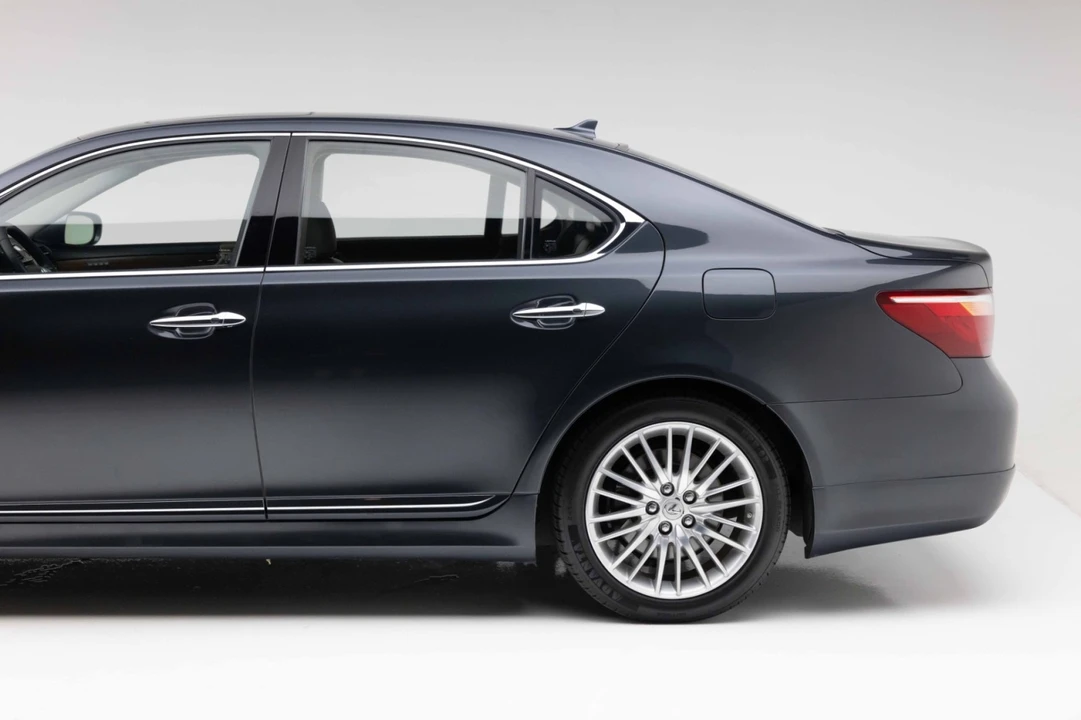 2011 Lexus LS 4th Gen - Image 21 of 31