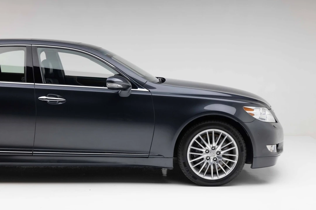 2011 Lexus LS 4th Gen - Image 25 of 31