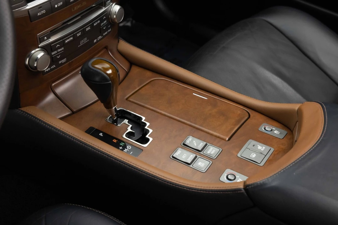 2011 Lexus LS 4th Gen - Image 18 of 31