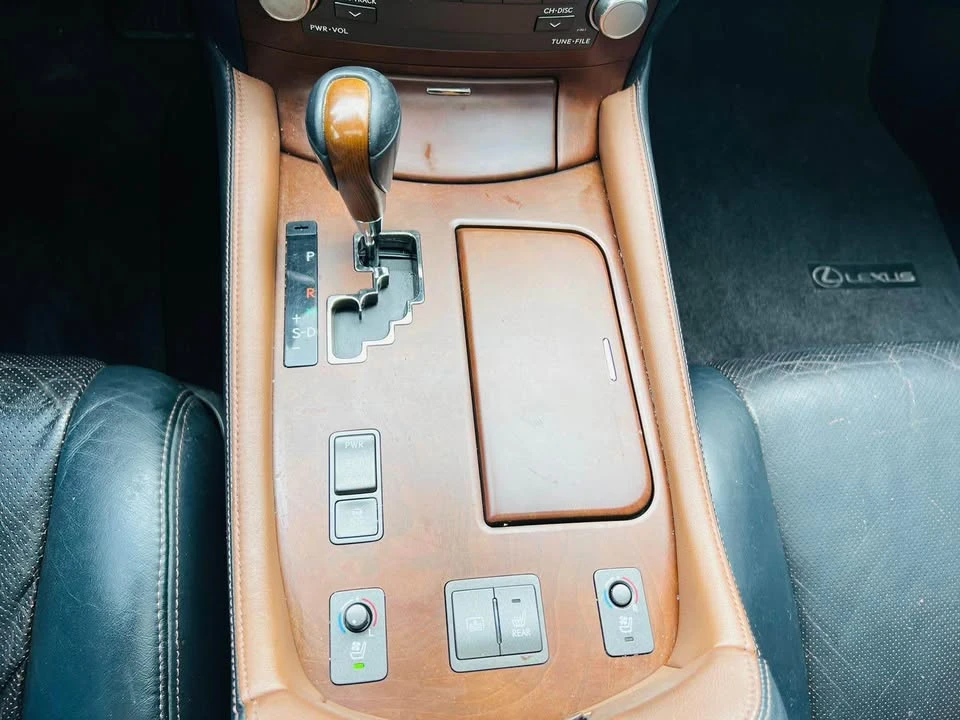 2011 Lexus LS 4th Gen - Image 9 of 20