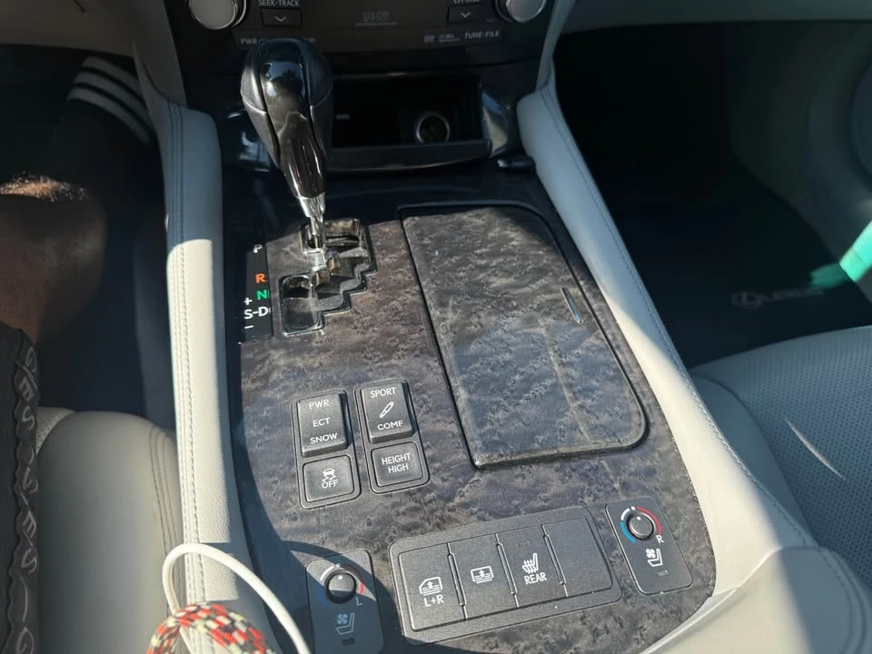 2011 Lexus LS 4th Gen - Image 8 of 11