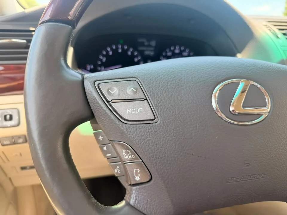 2011 Lexus LS 4th Gen - Image 16 of 20