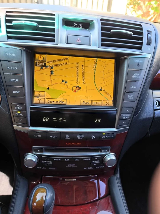 2011 Lexus LS 4th Gen - Image 16 of 19