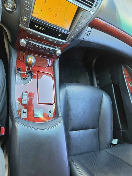2011 Lexus LS 4th Gen - Image 13 of 19