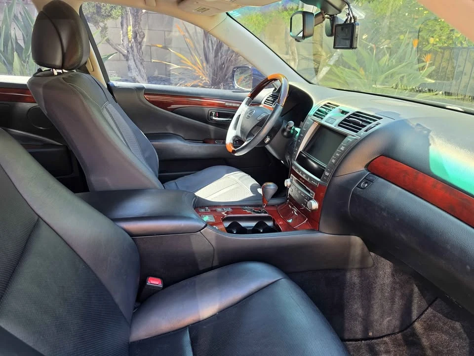 2011 Lexus LS 4th Gen - Image 11 of 19