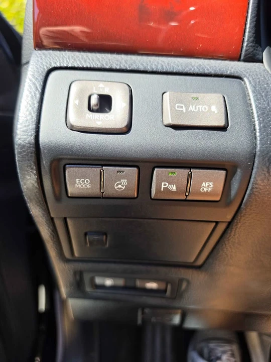 2011 Lexus LS 4th Gen - Image 17 of 19