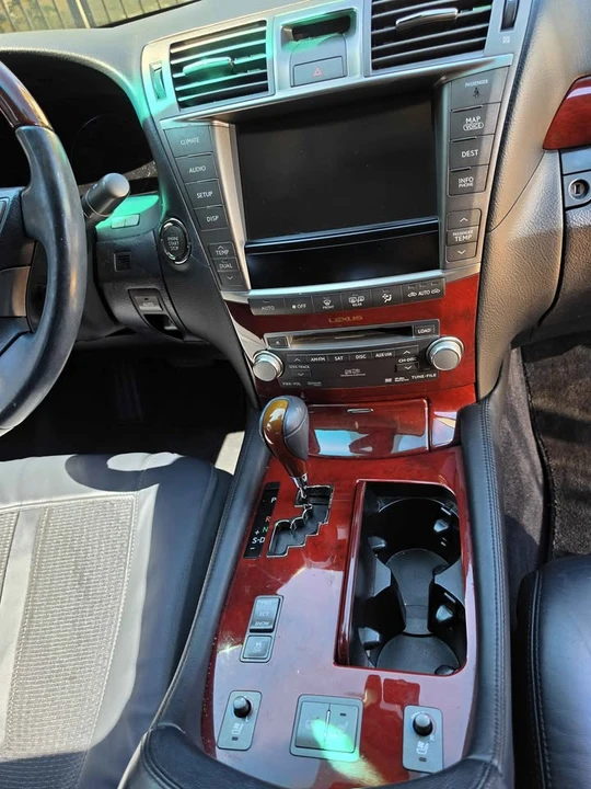 2011 Lexus LS 4th Gen - Image 14 of 19
