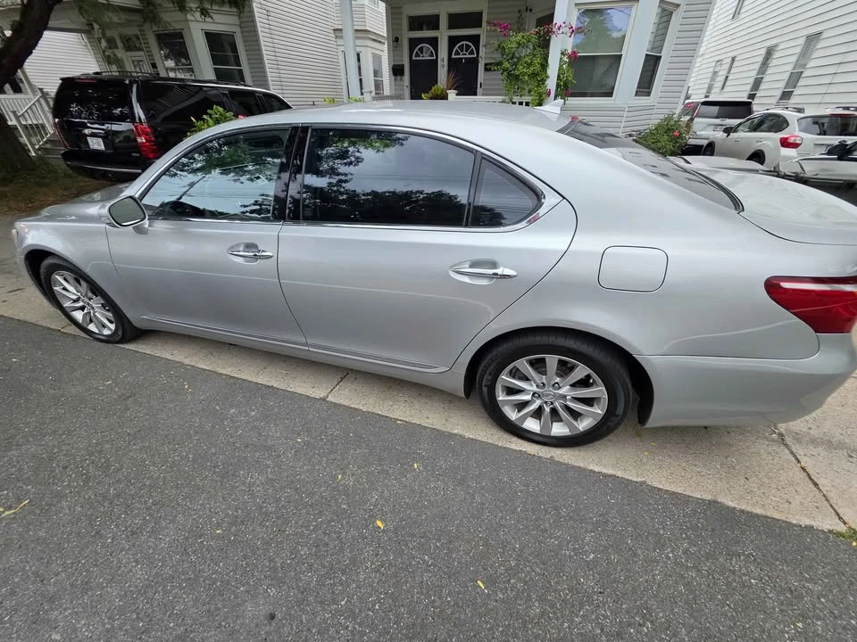 2011 Lexus LS 4th Gen - Image 5 of 7