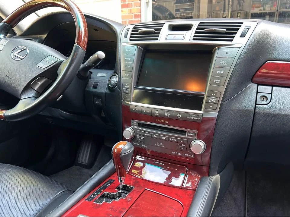 2011 Lexus LS 4th Gen - Image 10 of 15