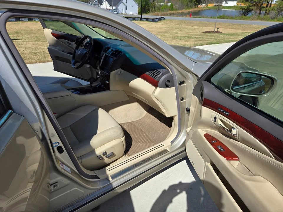 2011 Lexus LS 4th Gen - Image 10 of 19