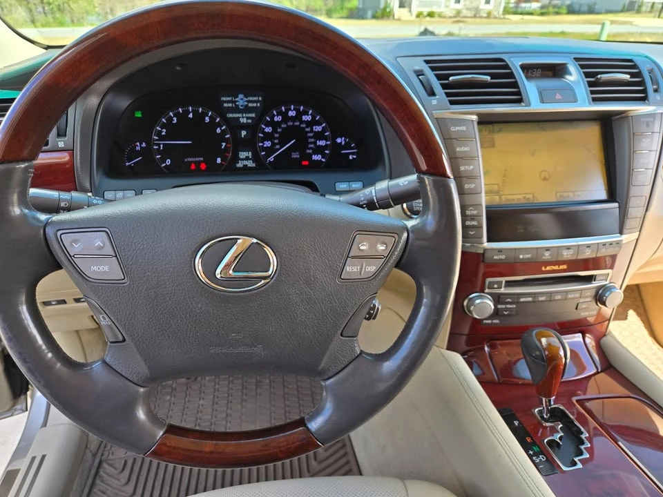 2011 Lexus LS 4th Gen - Image 15 of 19