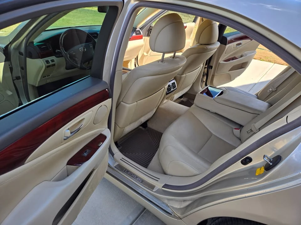 2011 Lexus LS 4th Gen - Image 7 of 19