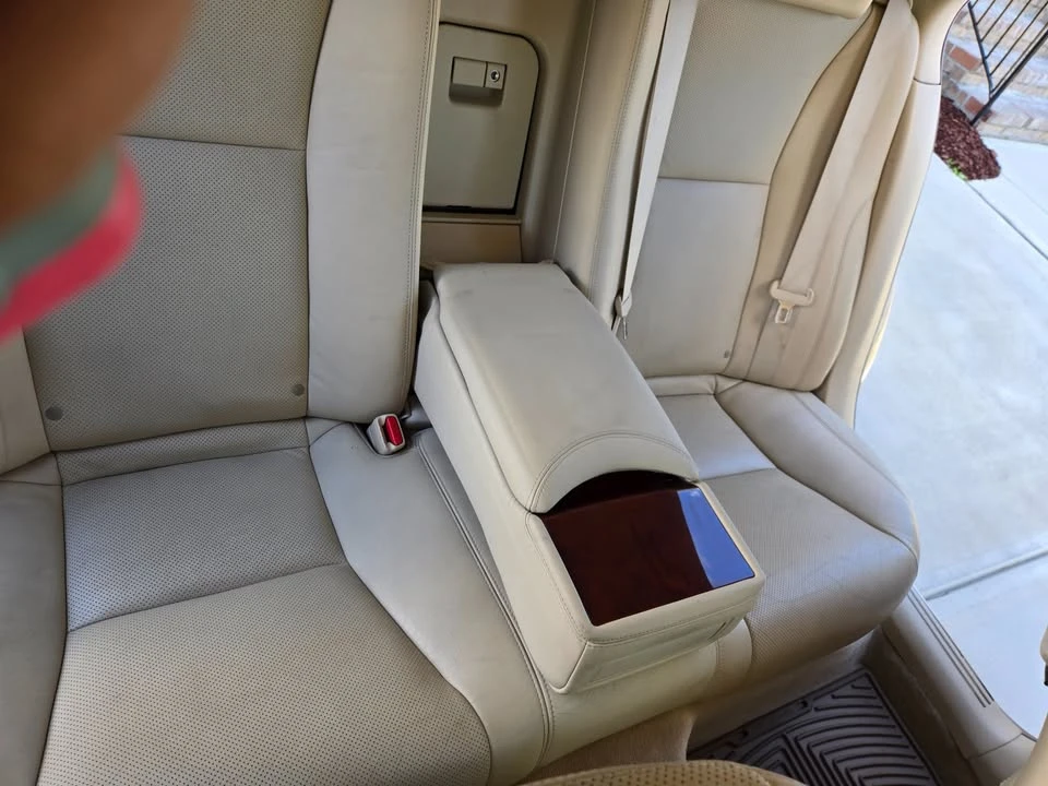 2011 Lexus LS 4th Gen - Image 11 of 19