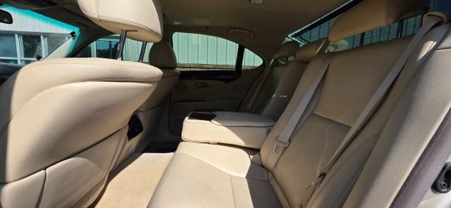 2011 Lexus LS 4th Gen - Image 18 of 19