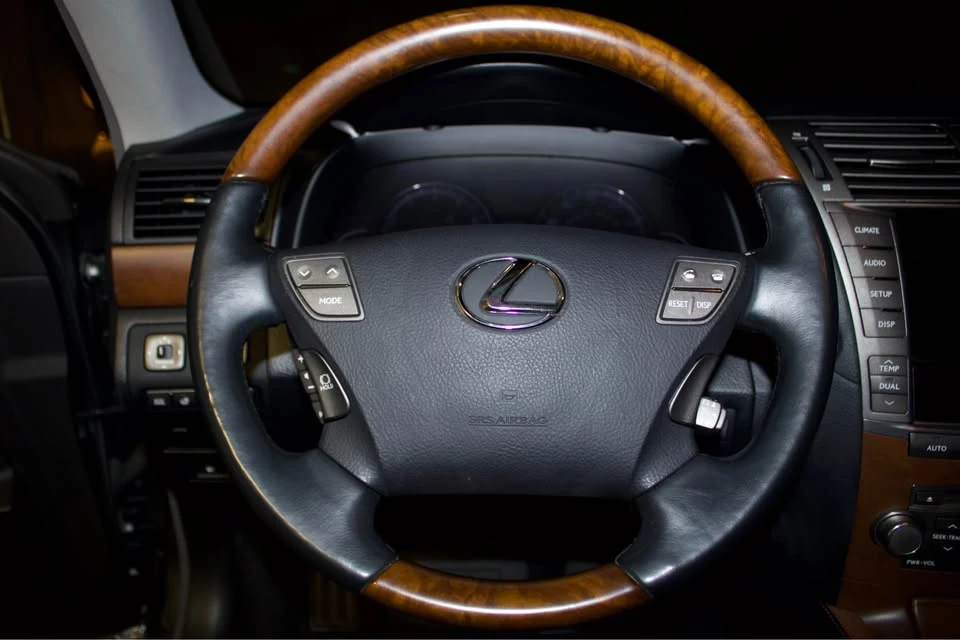2011 Lexus LS 4th Gen - Image 10 of 20