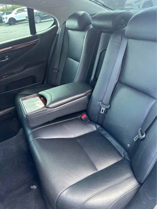 2011 Lexus LS 4th Gen - Image 18 of 19