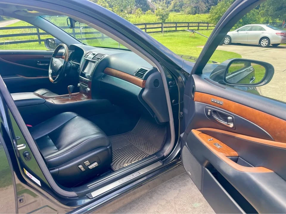 2011 Lexus LS 4th Gen - Image 14 of 19