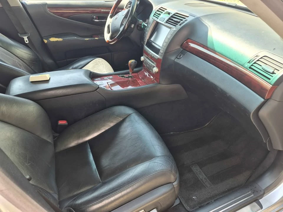 2011 Lexus LS 4th Gen - Image 5 of 17