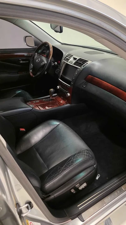 2011 Lexus LS 4th Gen - Image 11 of 17