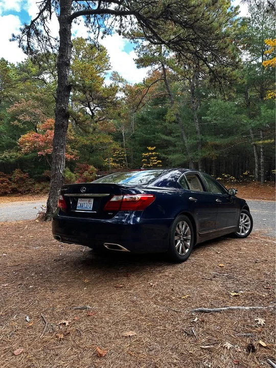 2011 Lexus LS 4th Gen - Image 3 of 19
