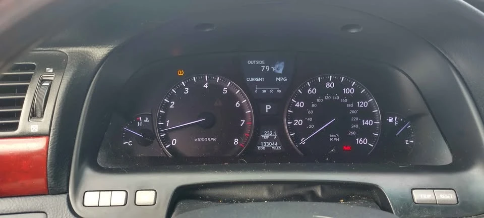 2011 Lexus LS 4th Gen - Image 9 of 12