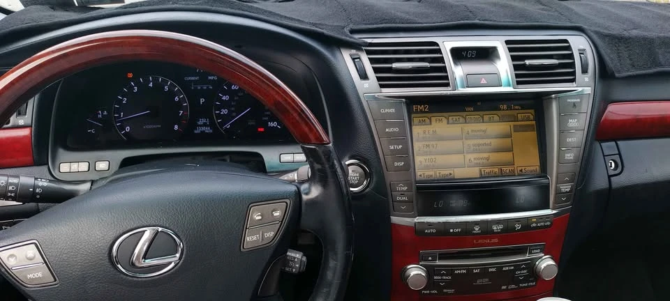2011 Lexus LS 4th Gen - Image 10 of 12