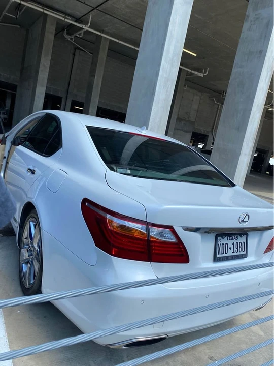 2011 Lexus LS 4th Gen - Image 4 of 7