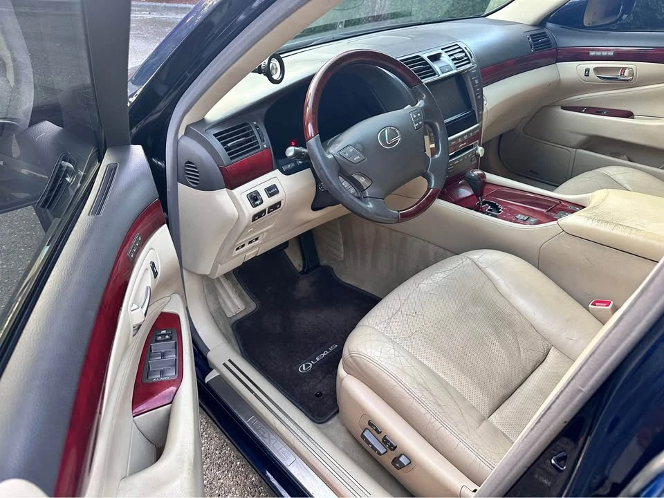 2011 Lexus LS 4th Gen - Image 18 of 19