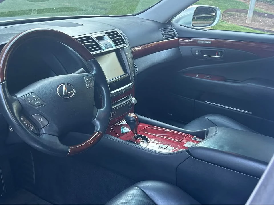 2011 Lexus LS 4th Gen - Image 5 of 10