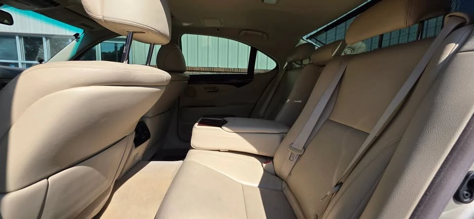 2011 Lexus LS 4th Gen - Image 18 of 19