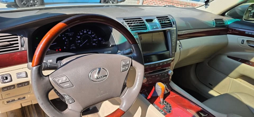 2011 Lexus LS 4th Gen - Image 11 of 19