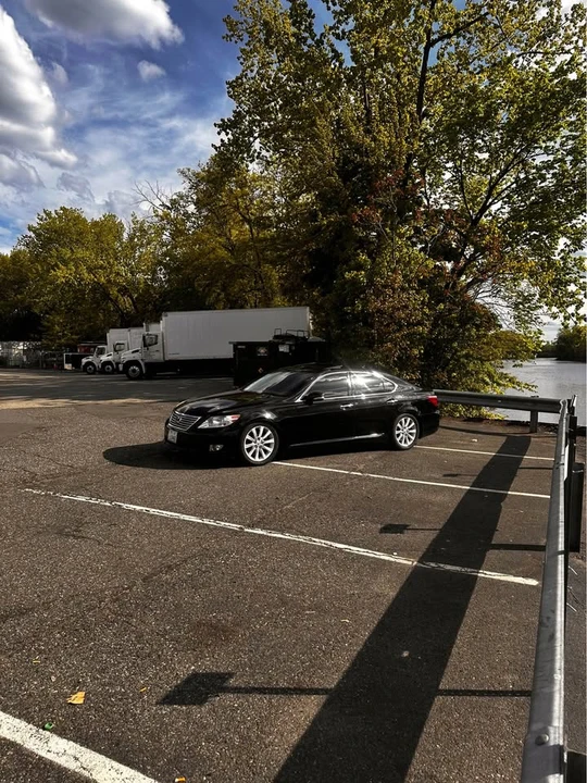 2011 Lexus LS 4th Gen - Image 5 of 10