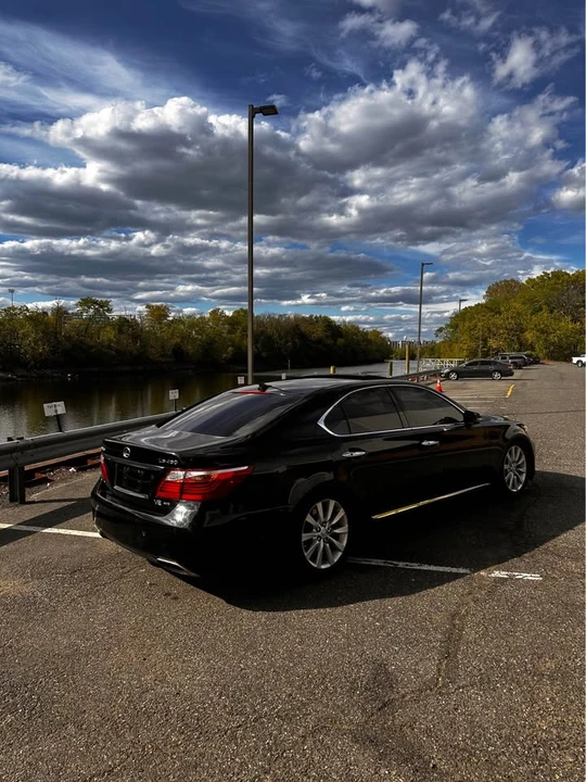 2011 Lexus LS 4th Gen - Image 3 of 10