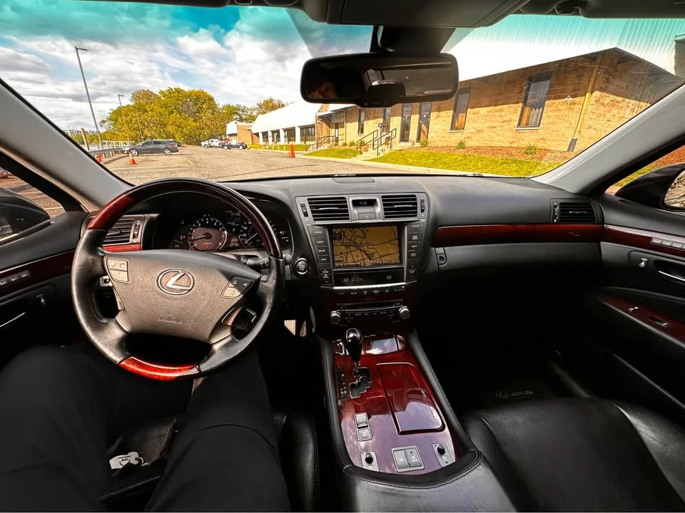 2011 Lexus LS 4th Gen - Image 8 of 10