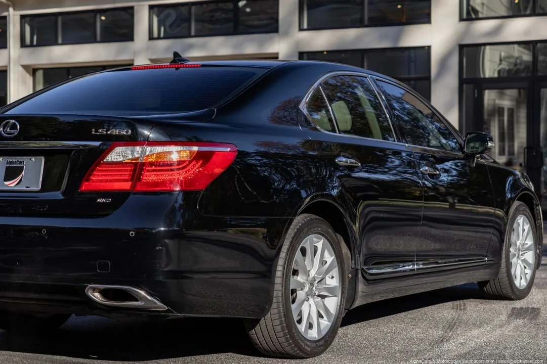 2011 Lexus LS 4th Gen - Image 17 of 21