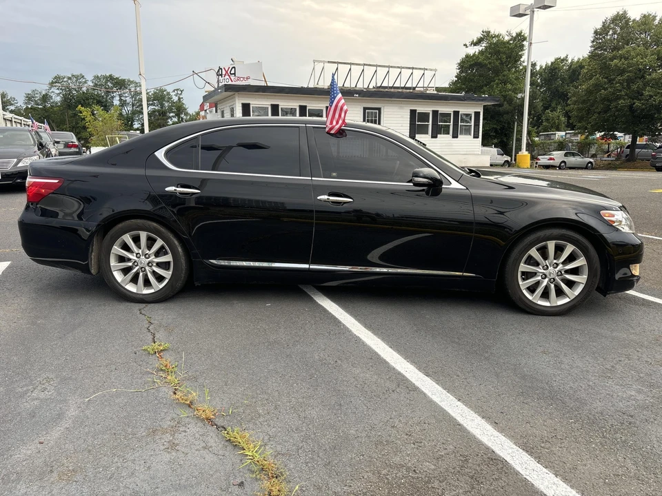 2011 Lexus LS 4th Gen - Image 25 of 31