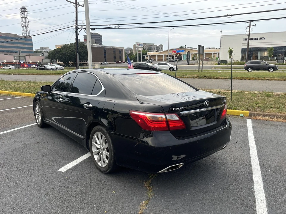 2011 Lexus LS 4th Gen - Image 17 of 31