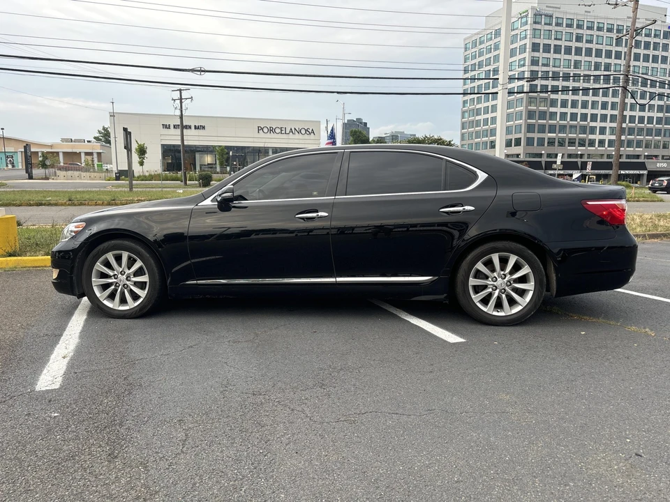 2011 Lexus LS 4th Gen - Image 16 of 31