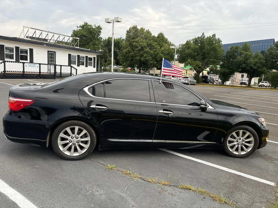 2011 Lexus LS 4th Gen - Image 26 of 31