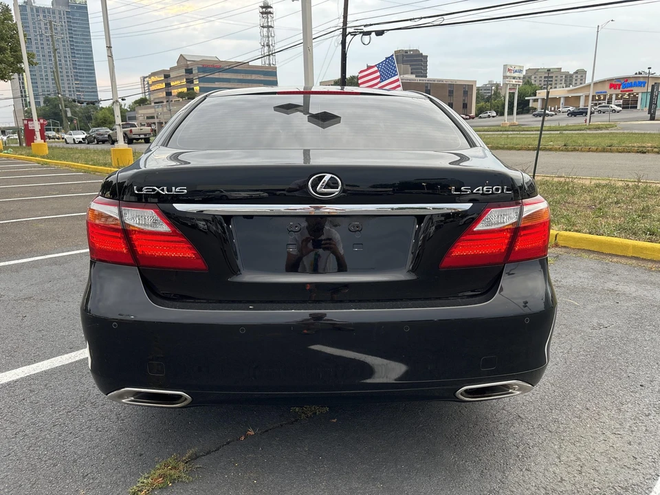 2011 Lexus LS 4th Gen - Image 20 of 31
