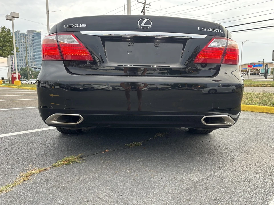2011 Lexus LS 4th Gen - Image 21 of 31