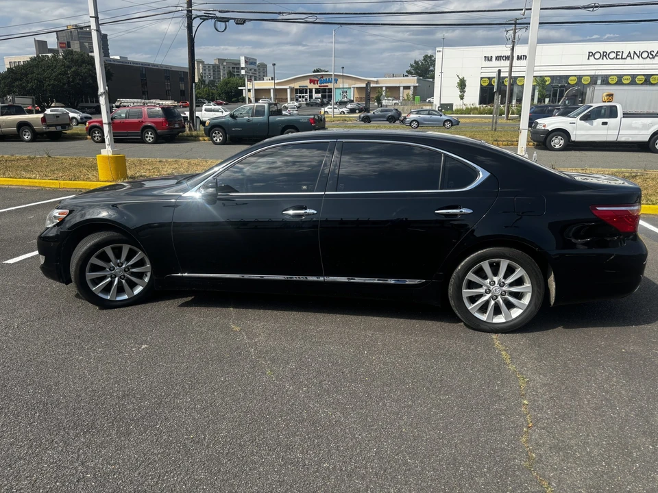 2011 Lexus LS 4th Gen - Image 5 of 31