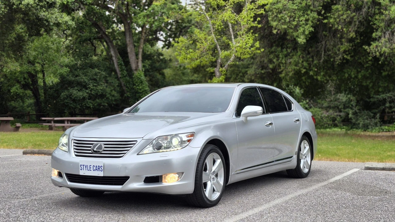 2011 Lexus LS 4th Gen - Image 7 of 31