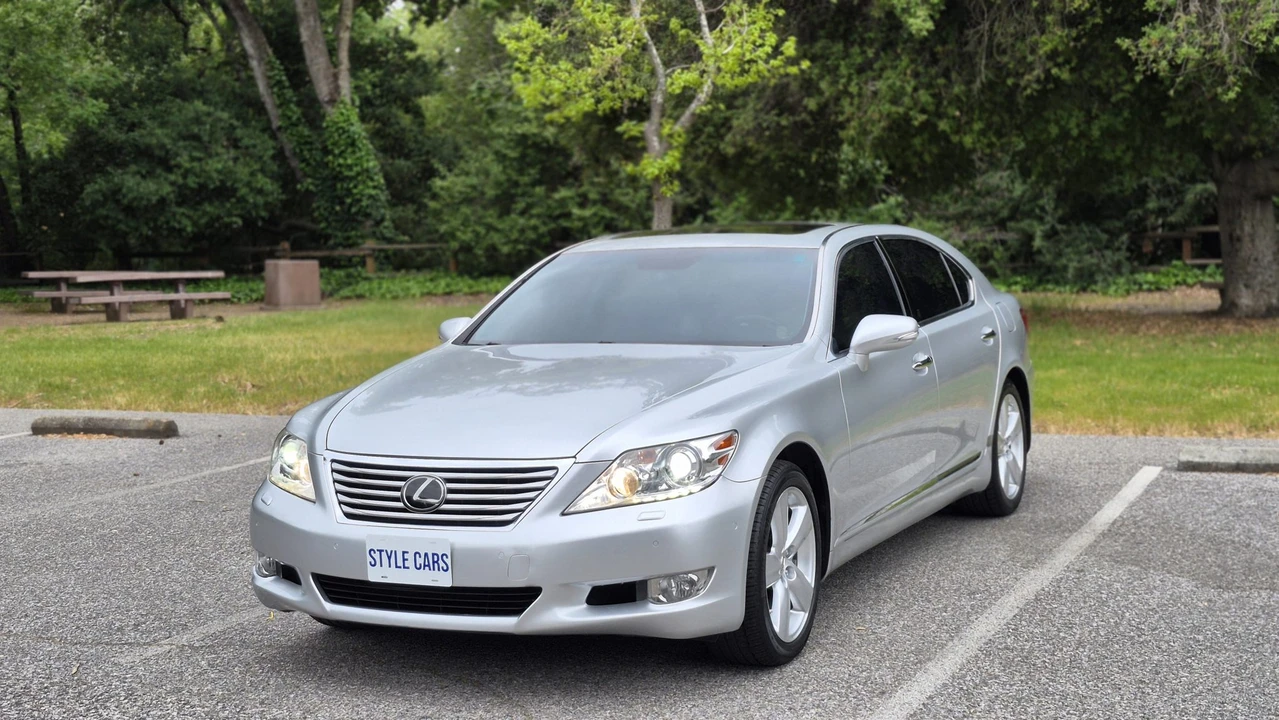 2011 Lexus LS 4th Gen - Image 11 of 31