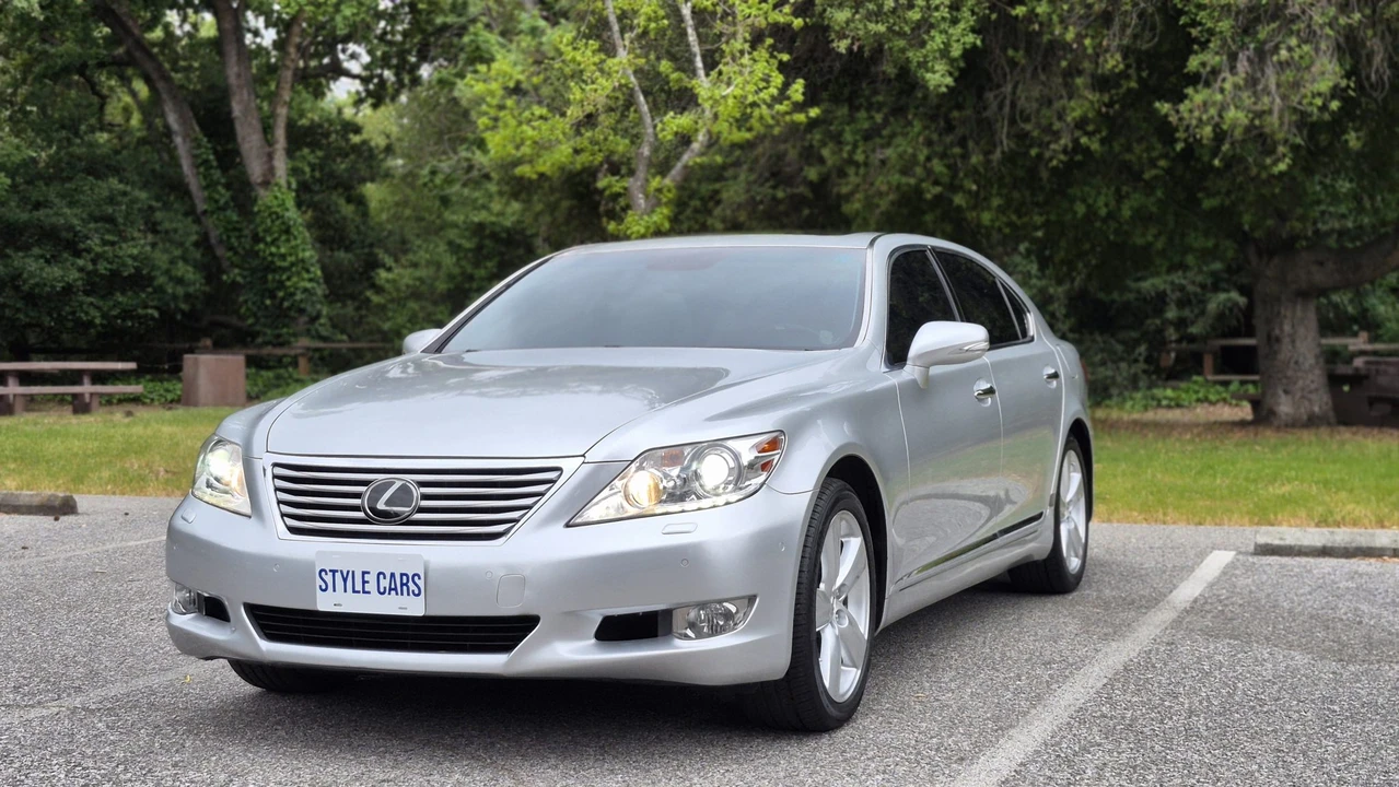 2011 Lexus LS 4th Gen - Image 12 of 31