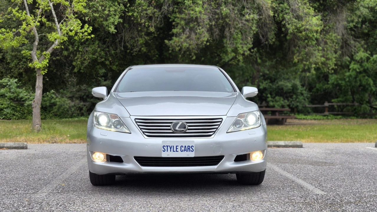 2011 Lexus LS 4th Gen - Image 18 of 31