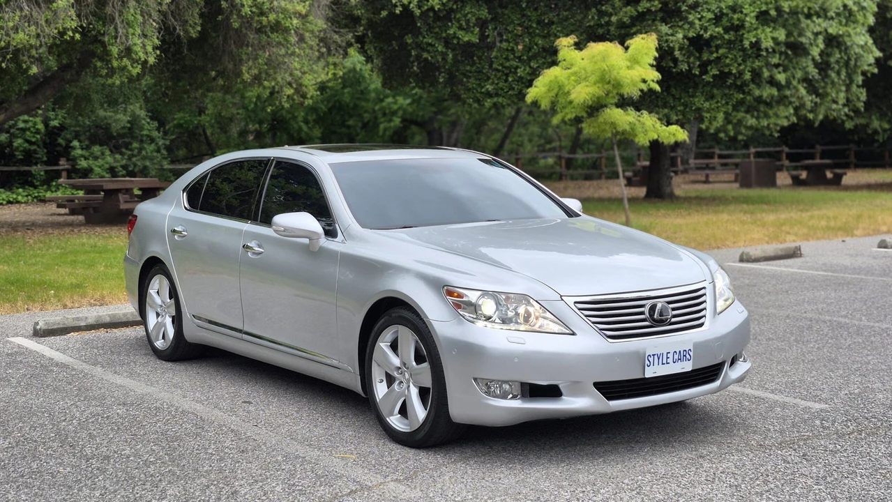 2011 Lexus LS 4th Gen - Image 20 of 31