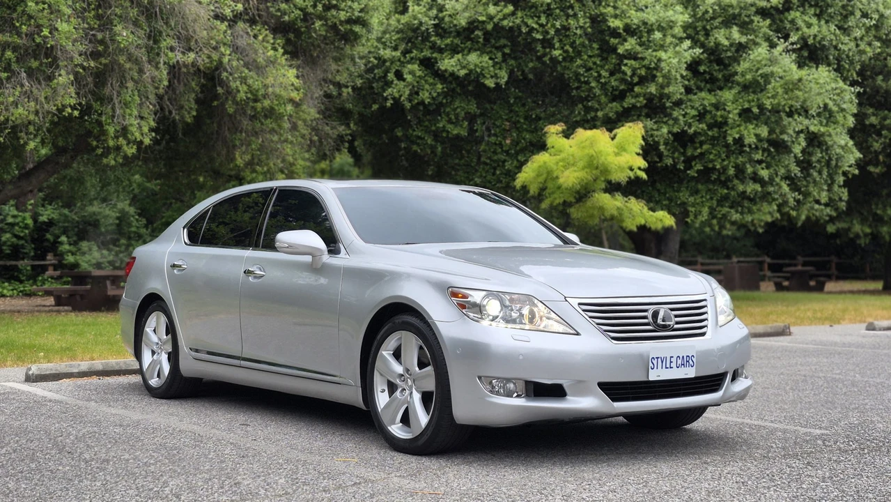 2011 Lexus LS 4th Gen - Image 22 of 31
