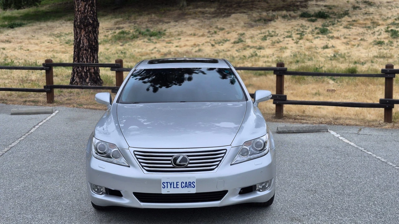 2011 Lexus LS 4th Gen - Image 13 of 31