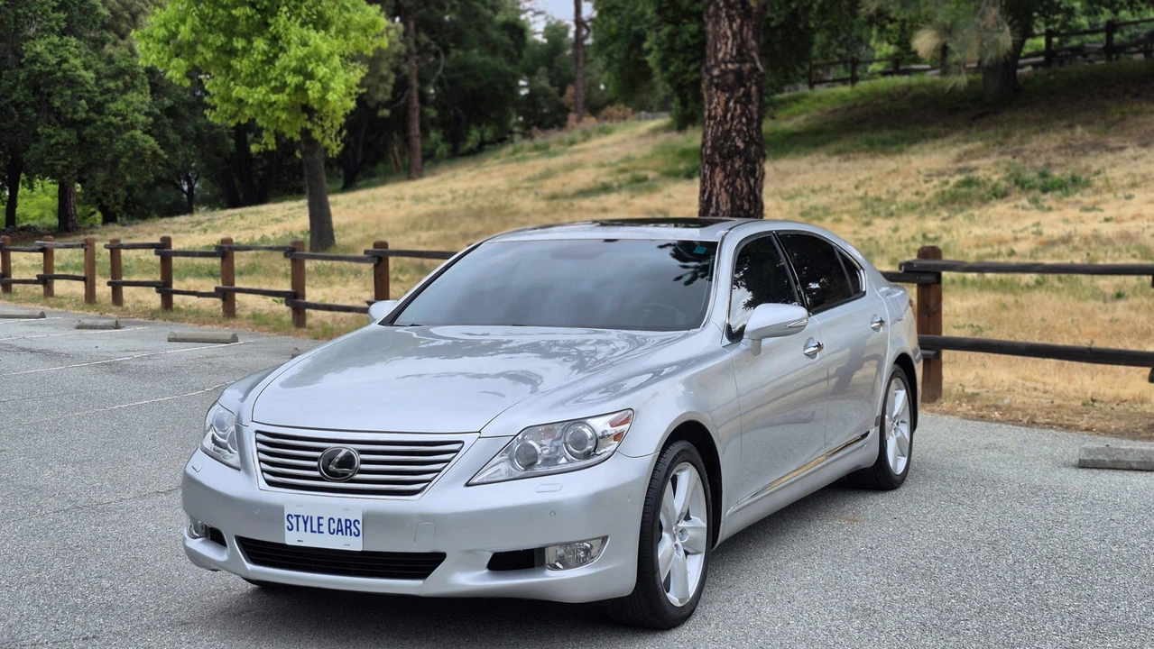 2011 Lexus LS 4th Gen - Image 10 of 31